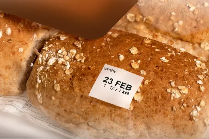 Marcaje TTO transferencia con equipo marcaje industrial Anser sobre bolsa de plástico alimentario