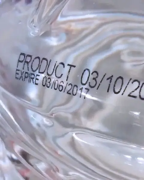 Marcaje industrial sobre botellas de agua